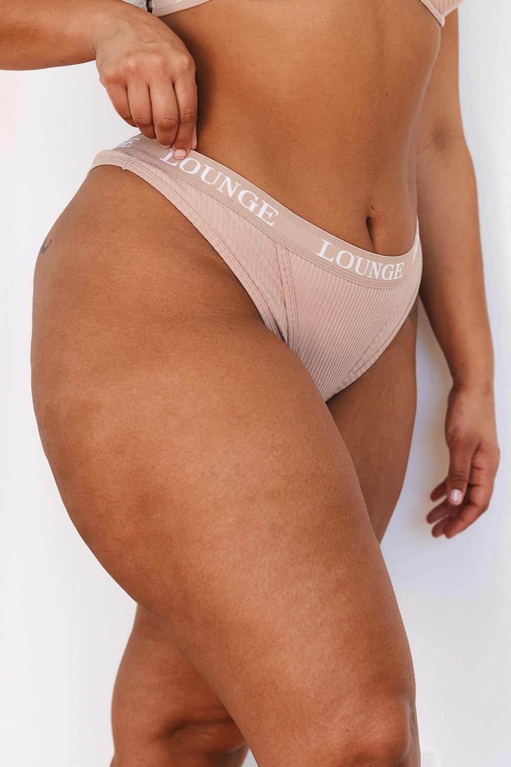 Lounge Underwear Ultra Komfort Ribbet Thong Taupe | TA0786125